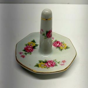 Cute Vintage Ring Holder Keeper with Floral Roses and Gold Detail